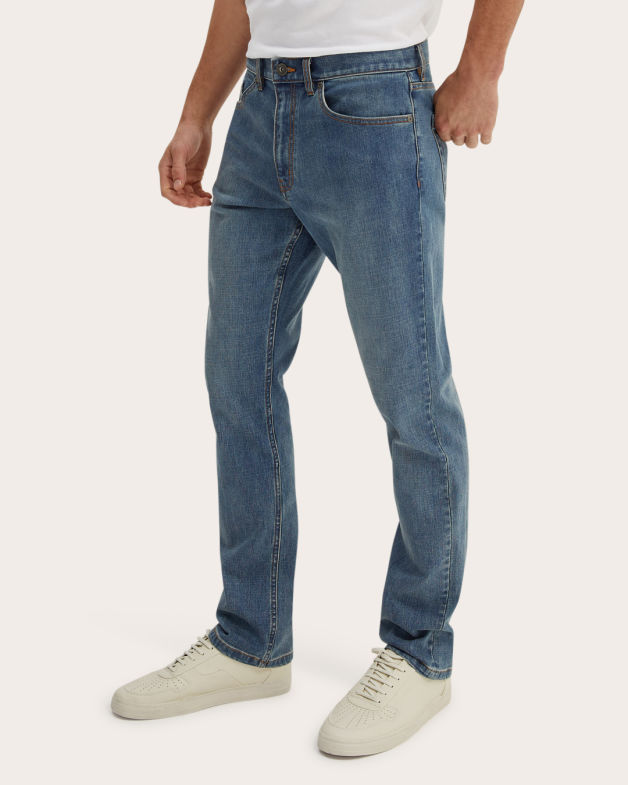 Carson Tapered Leg Jean in LIGHT BLUE WASH