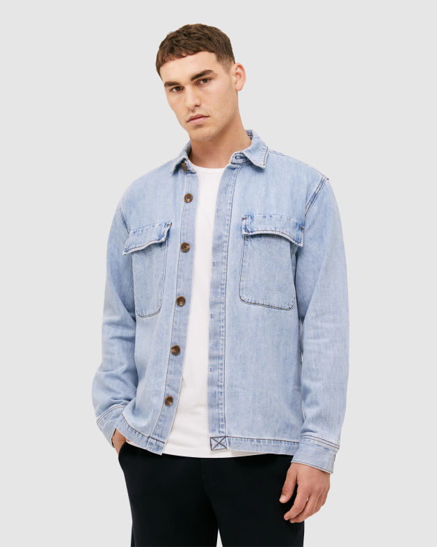 Carlisle Long Sleeve Classic Denim Shirt in LIGHT WASH