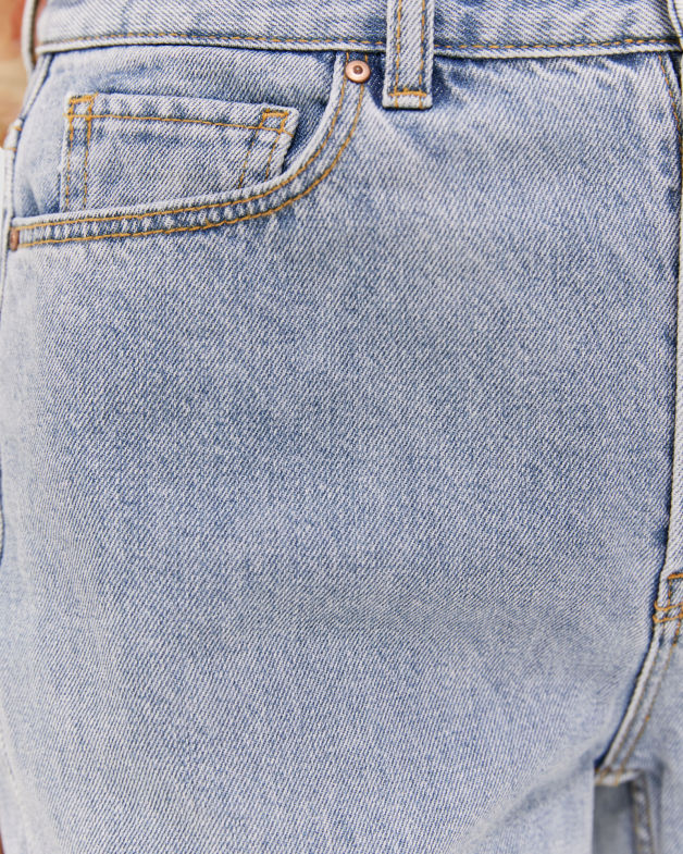 Simi Straight Leg Jean in LIGHT WASH