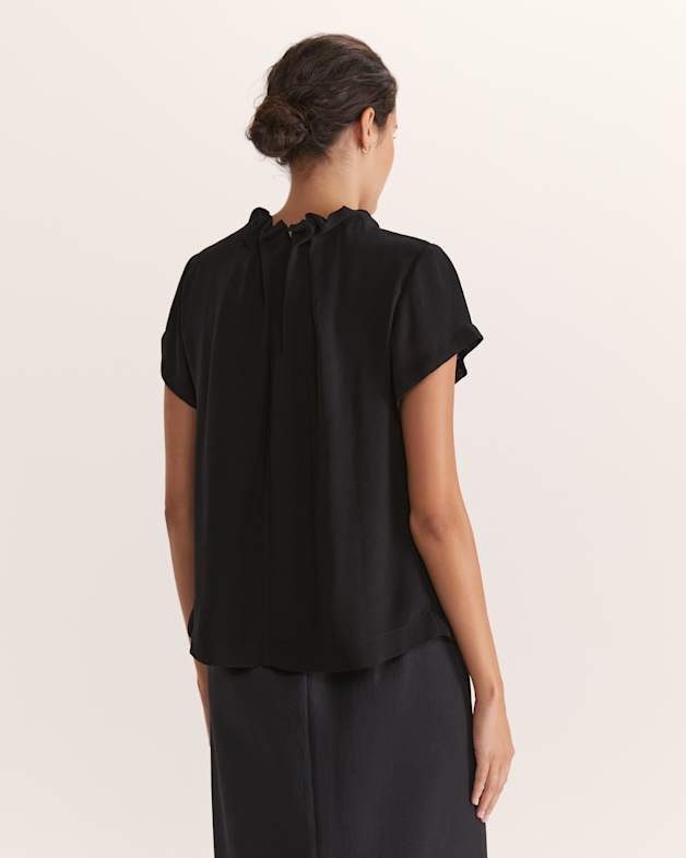 [COSYHARU]Beloa Golgi Henley Neck Short Sleeve関税・配送料込 Willa High Neck Short Sleeve Top in Black - SABA