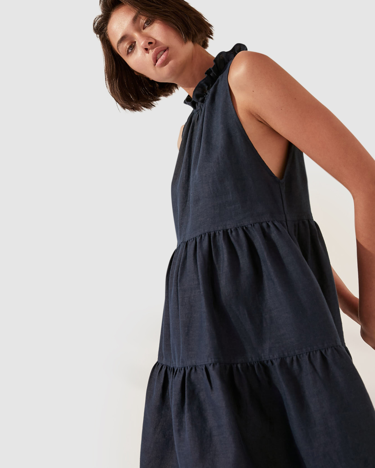 Lila Linen Tiered Dress in NAVY