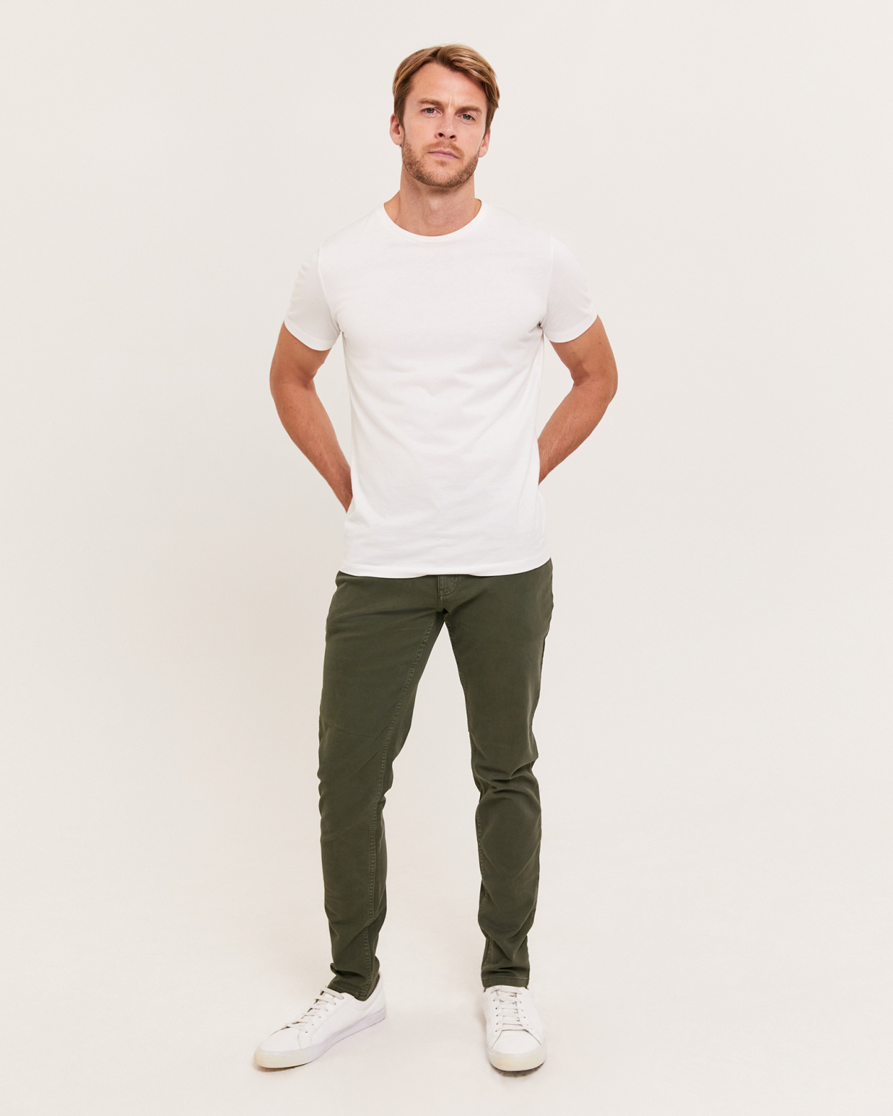 Riley Garment Dye Skinny Jean in MILITARY