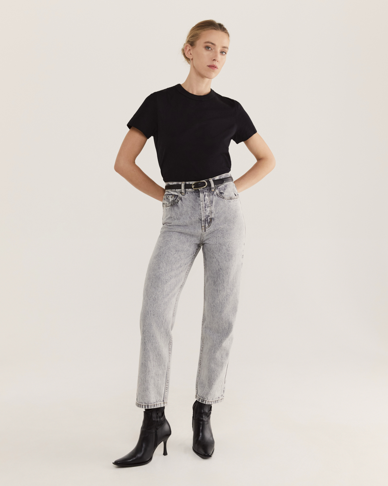 Simi Straight Leg Jean in WASHED GREY
