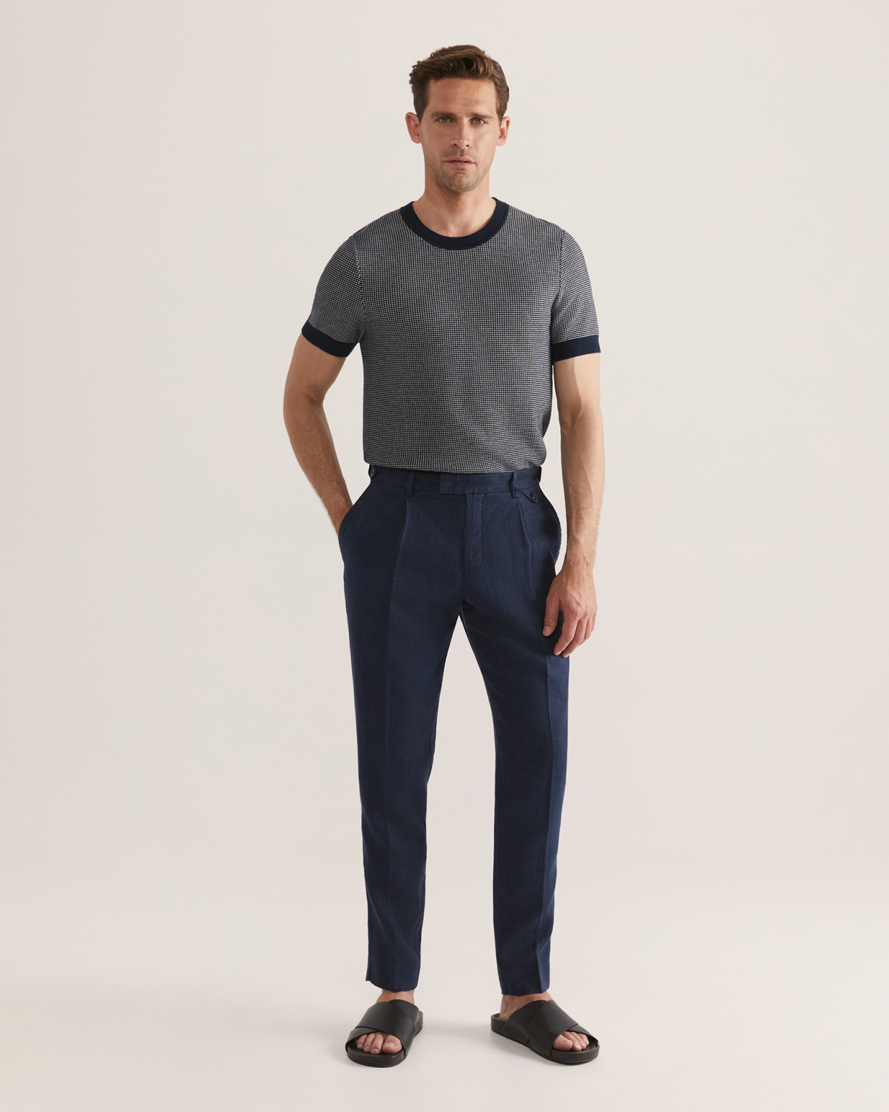 Wade Pleat Front Pant in NAVY