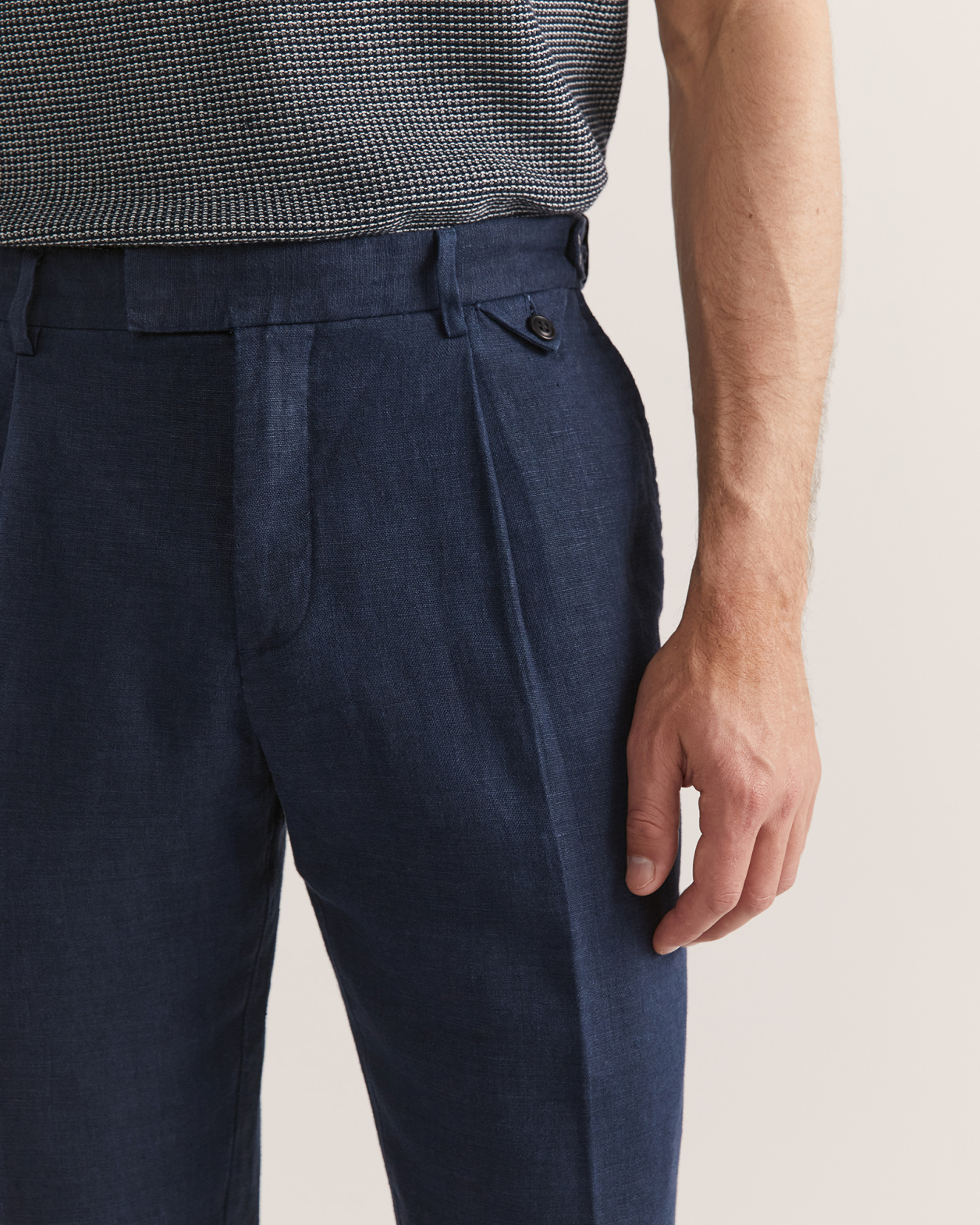 Wade Pleat Front Pant in NAVY