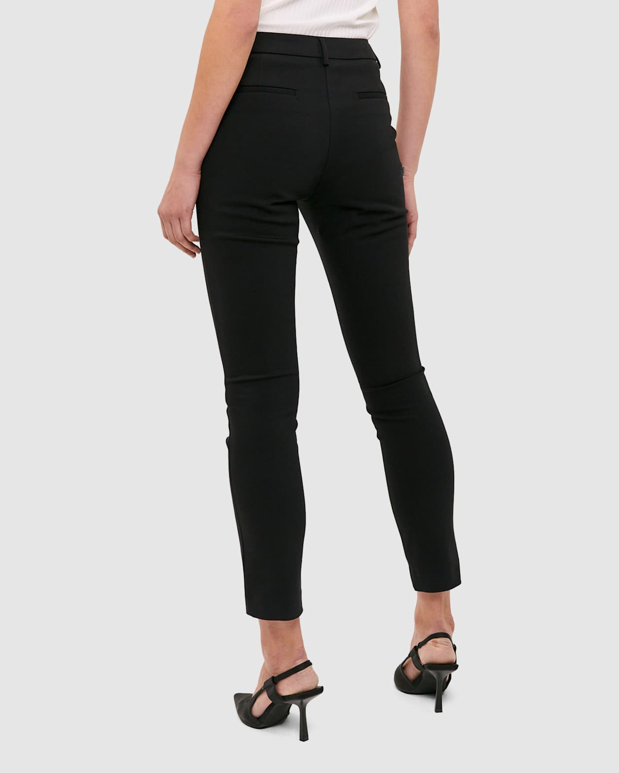 Tia Suit Pant in BLACK