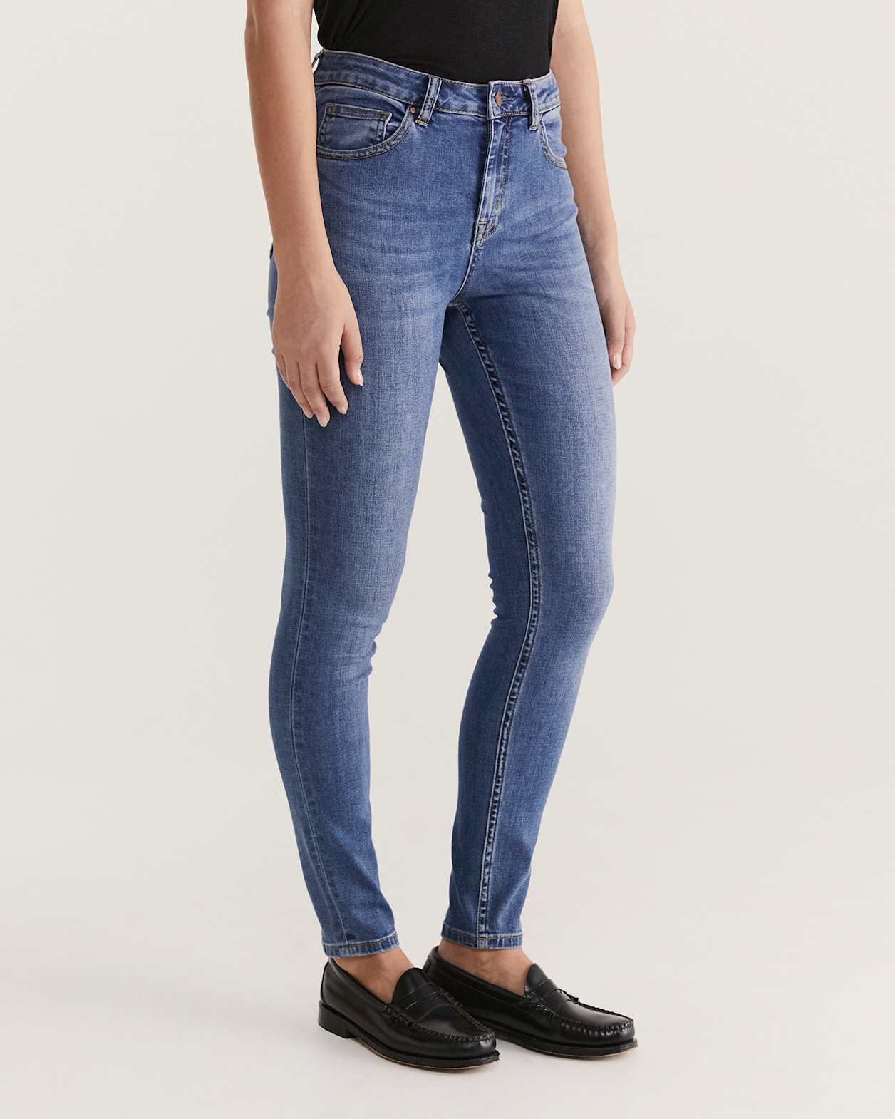 Anna High Rise Skinny Jean in LIGHT INDIGO