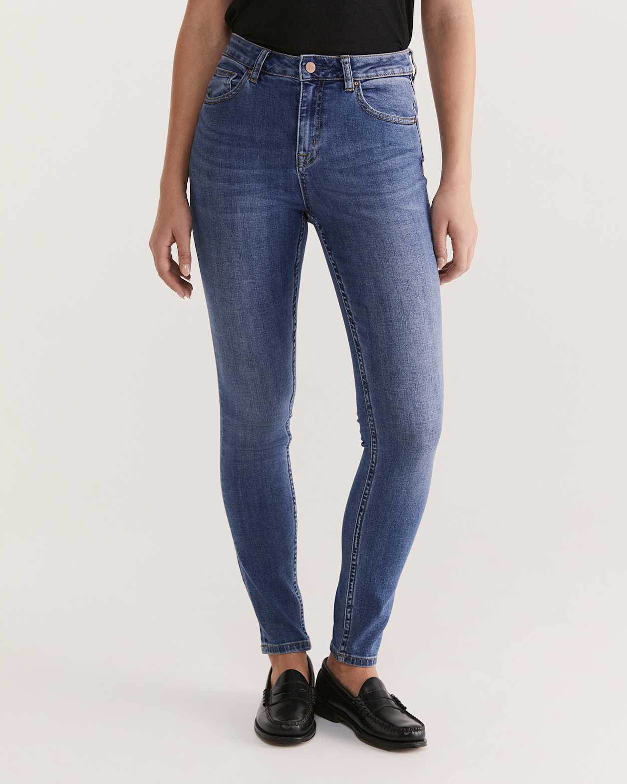 Anna High Rise Skinny Jean in LIGHT INDIGO