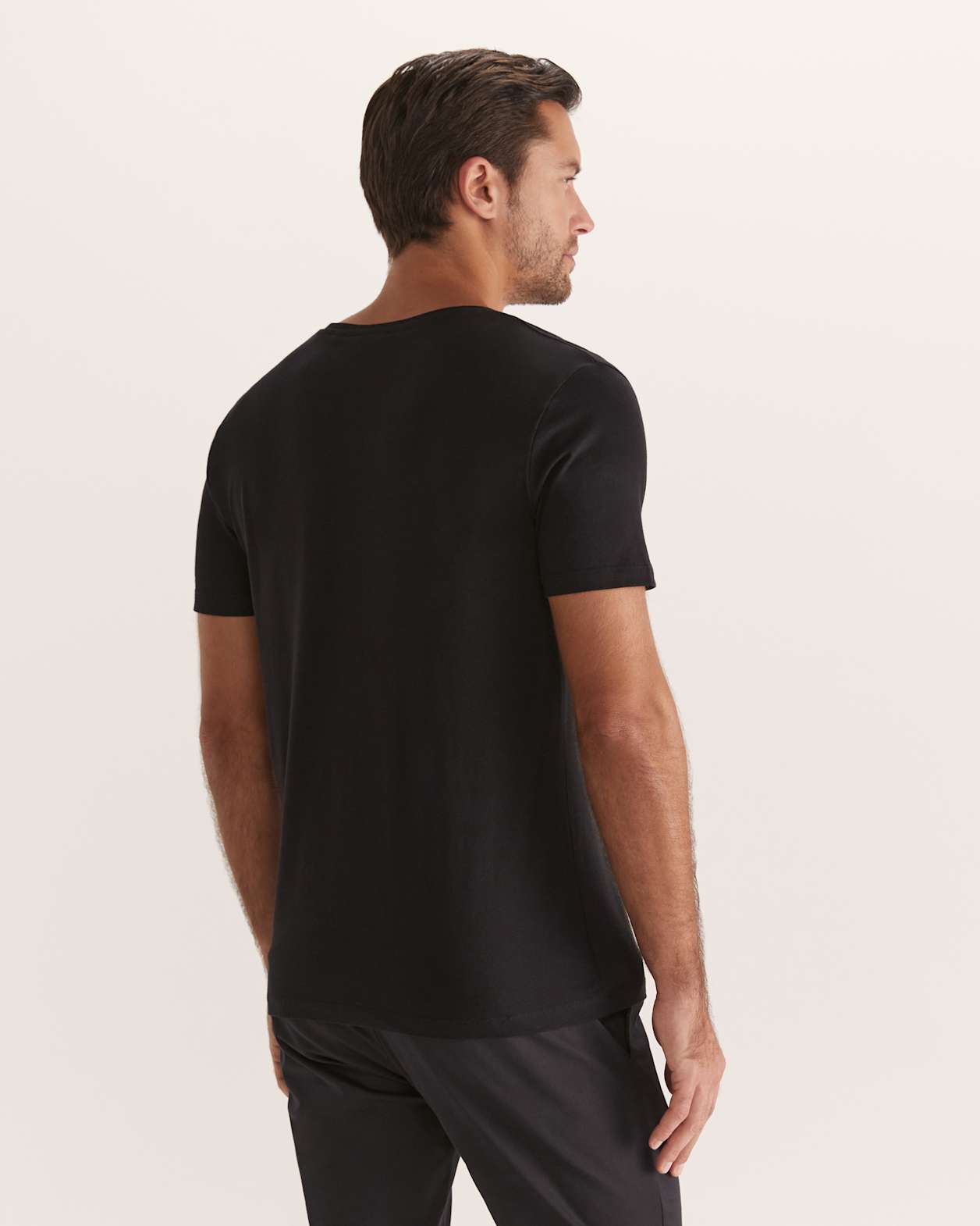 Daniel V Neck Tee in BLACK
