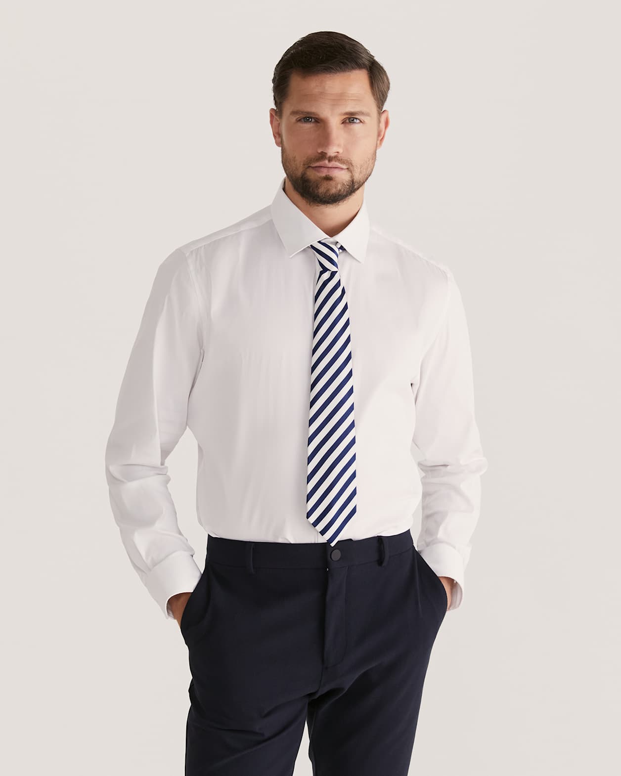 Silk Twill Stripe Tie in NAVY/WHITE