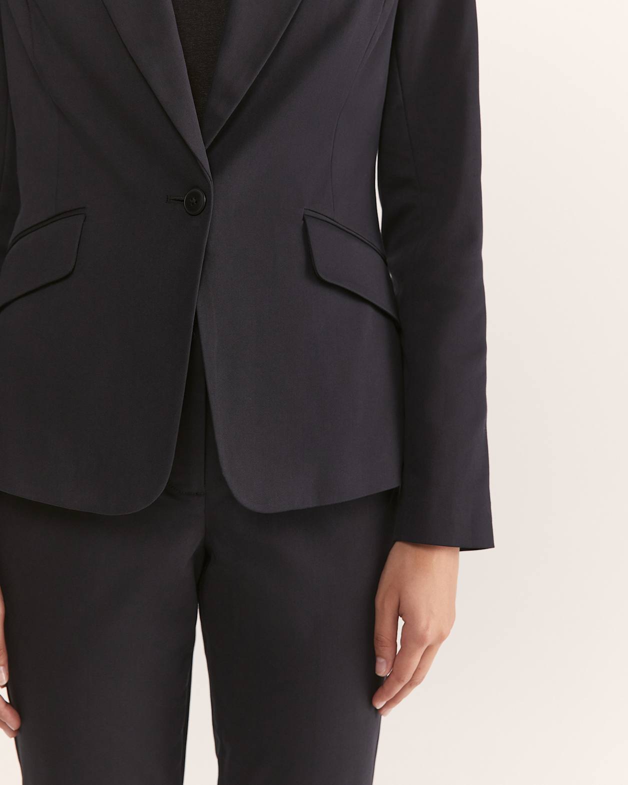 Tia Suit Blazer in BLACK
