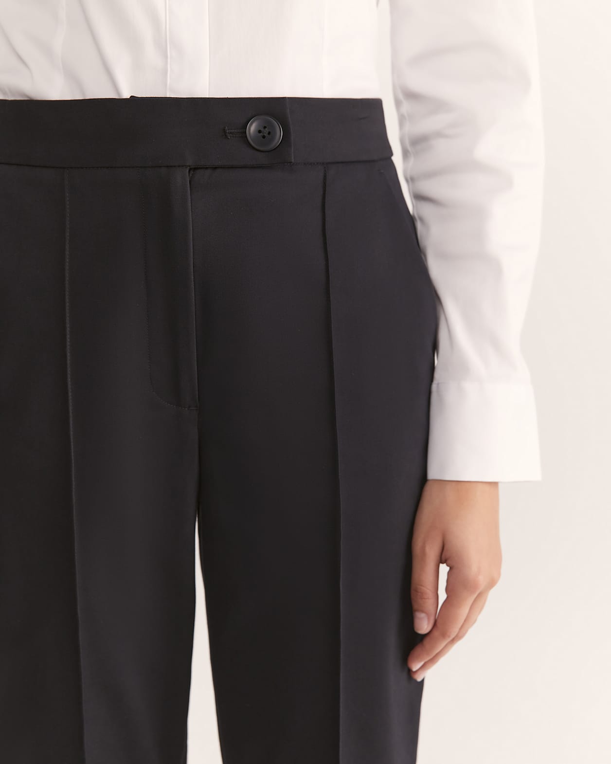 Tia Straight Leg Pant in BLACK