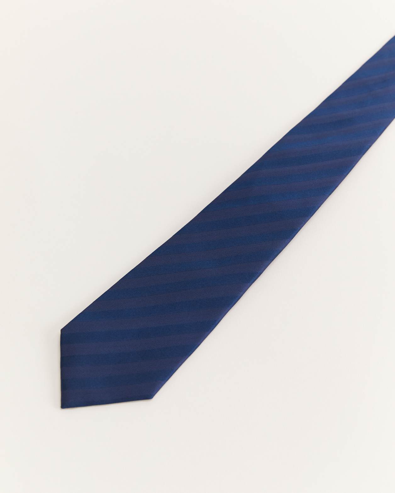 Silk Twill Stripe Tie in NAVY