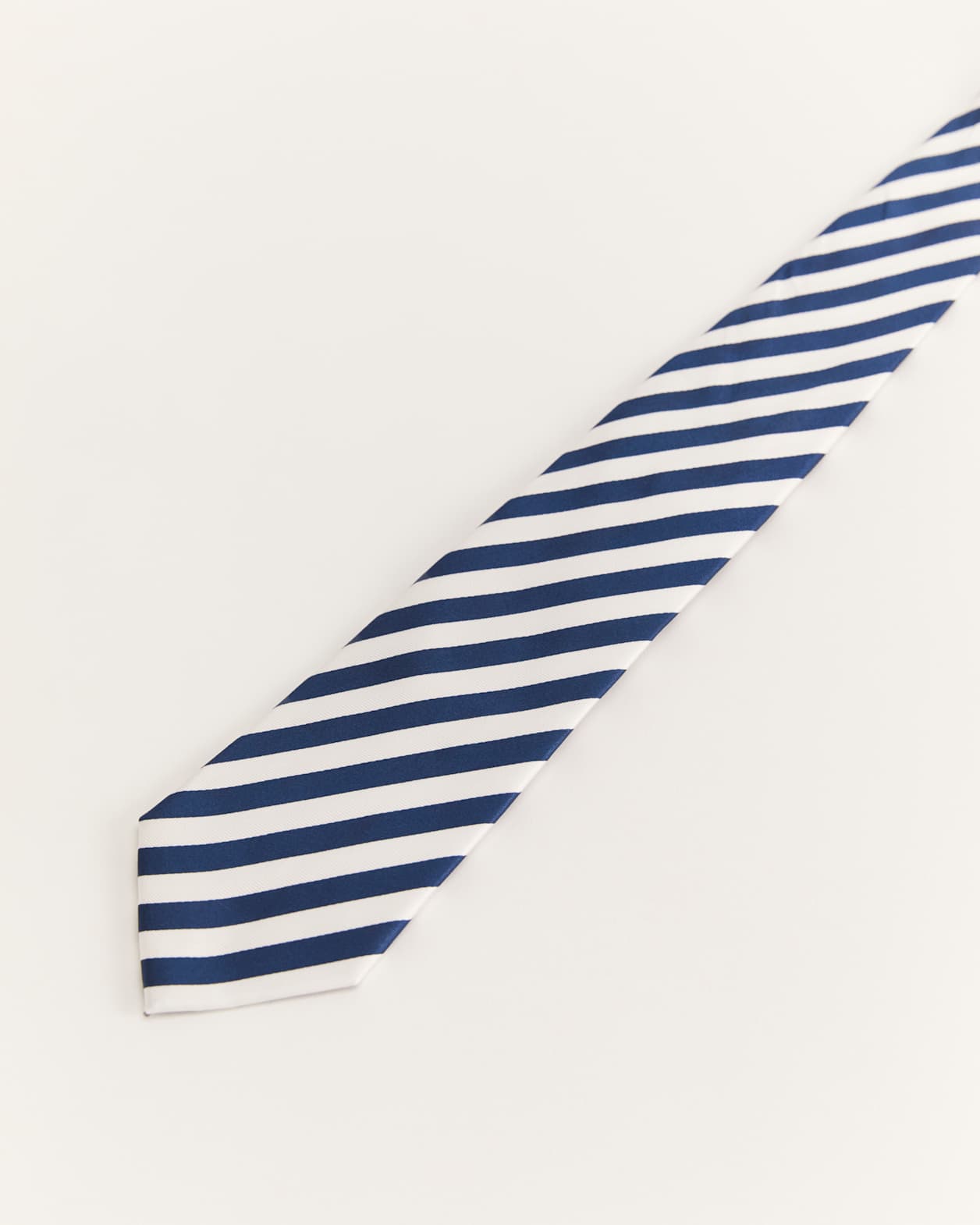 Silk Twill Stripe Tie in NAVY/WHITE
