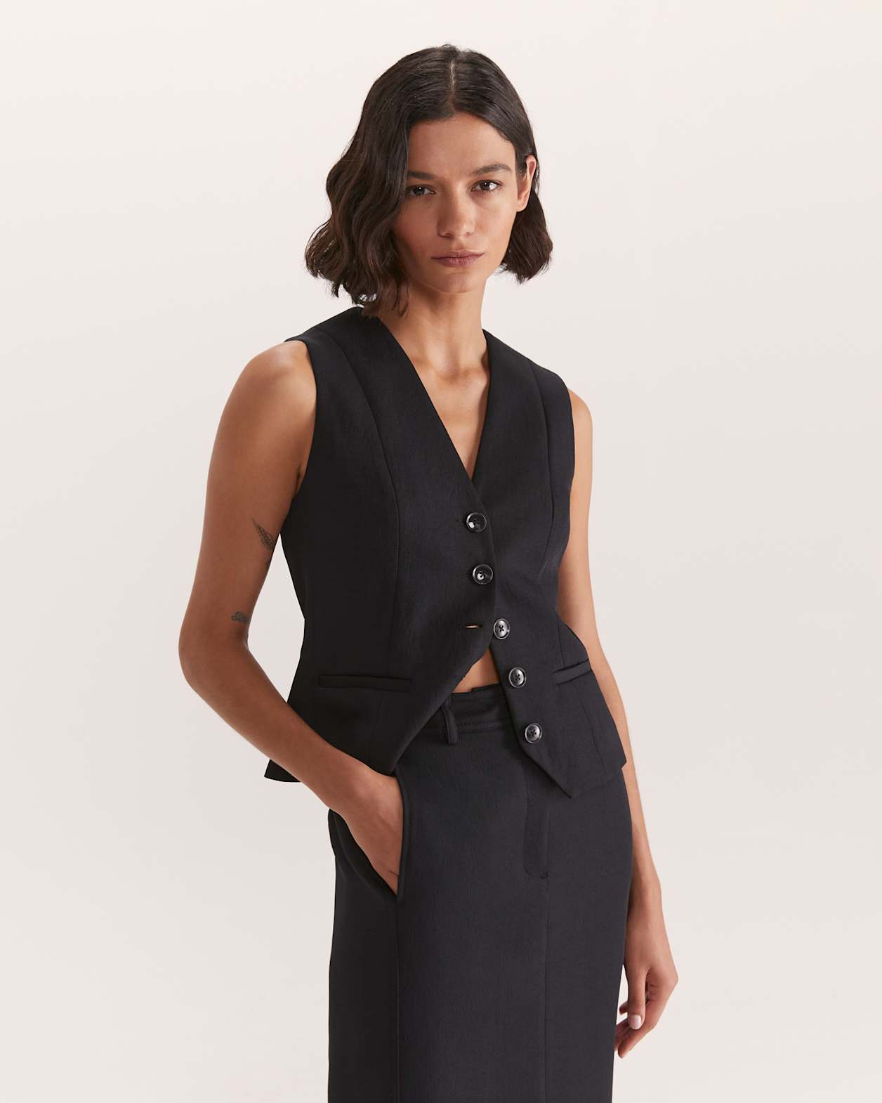 Dharma Midi Skirt in BLACK