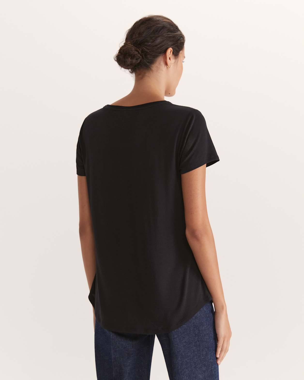 Antonia Tee in BLACK