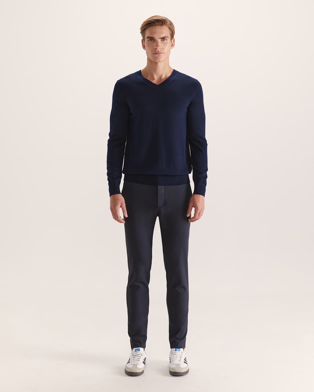 Franklin Merino Wool V Neck Knit in NAVY