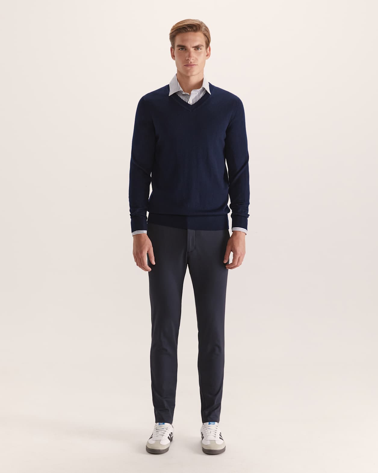 Franklin Merino Wool V Neck Knit in NAVY