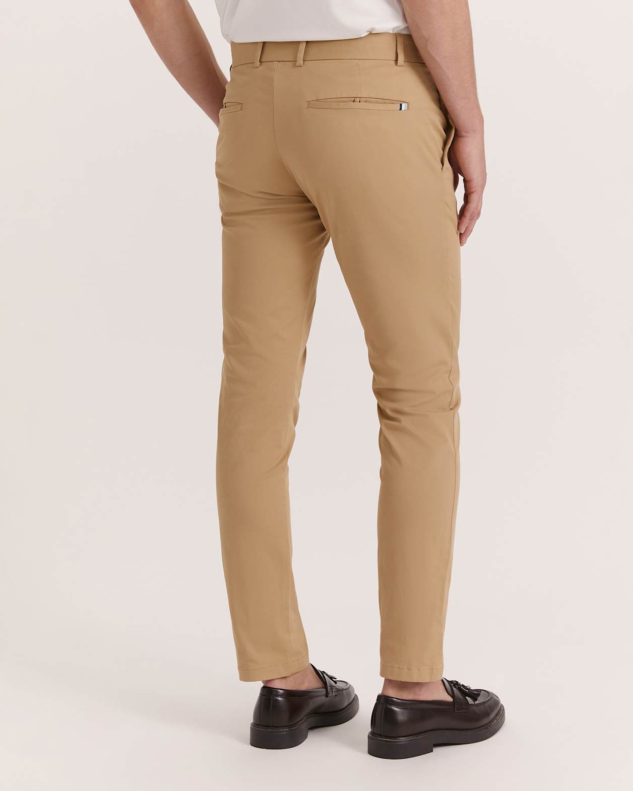 Mills Stretch Chino in SAND