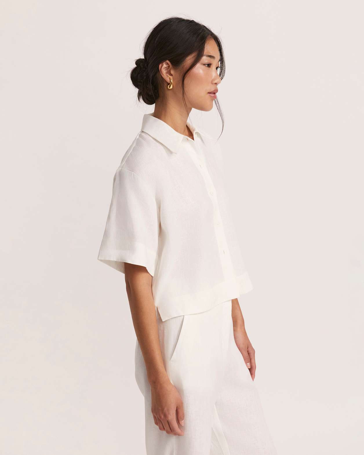 Lila Linen Short Sleeve Cropped Shirt in WHITE