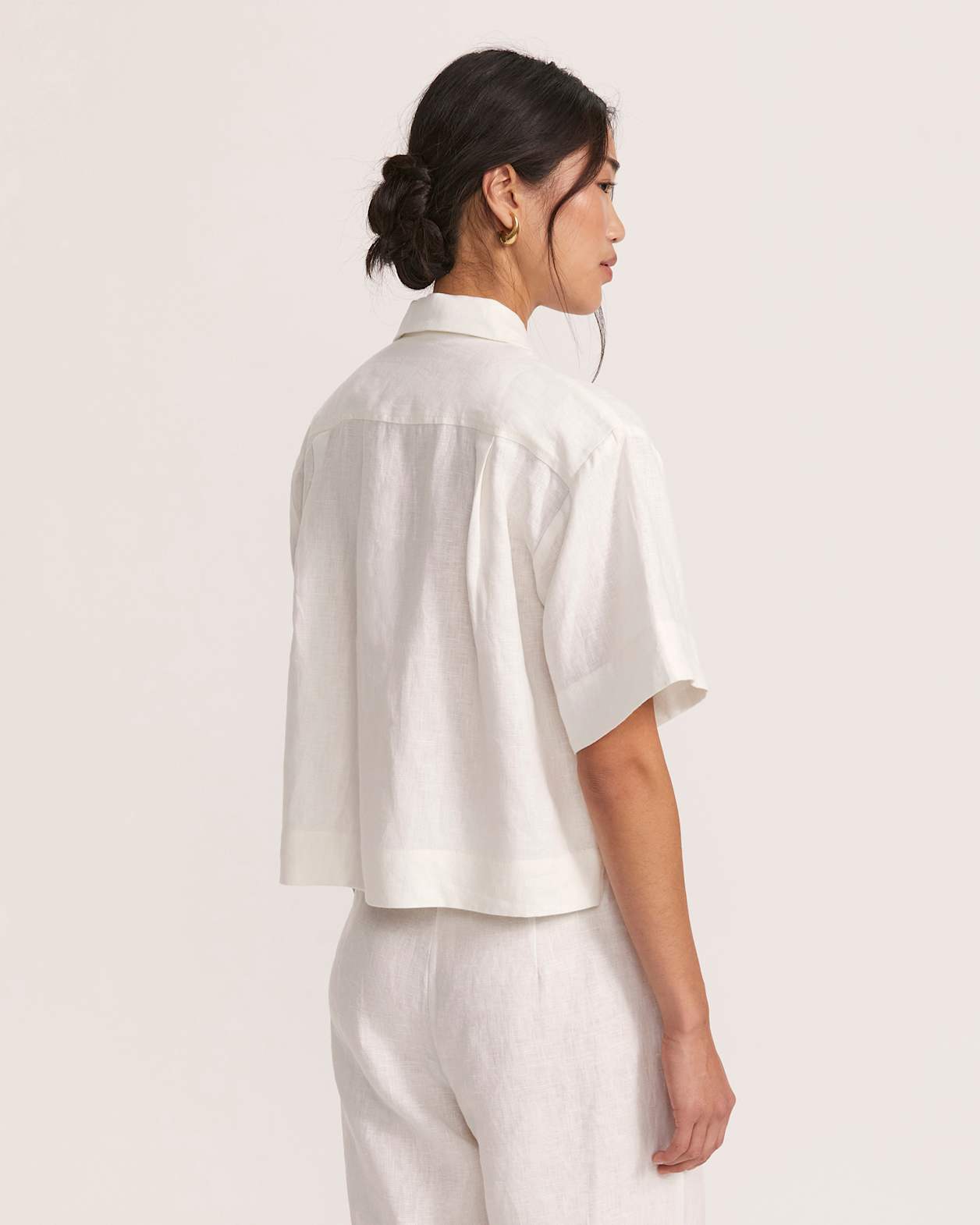 Lila Linen Short Sleeve Cropped Shirt in WHITE