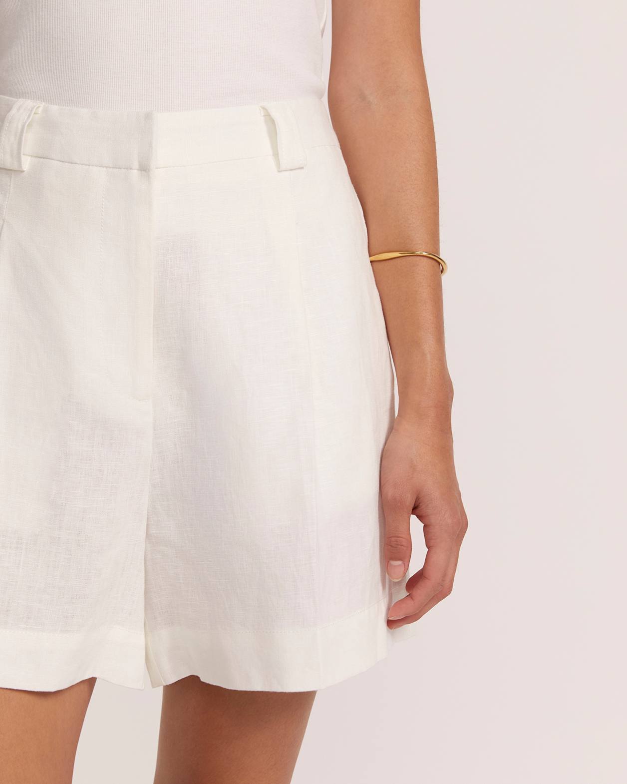 Lila Linen Pleat Front Short in WHITE