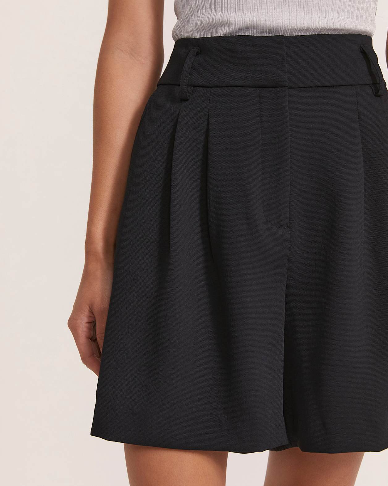 Dharma Shorts in BLACK