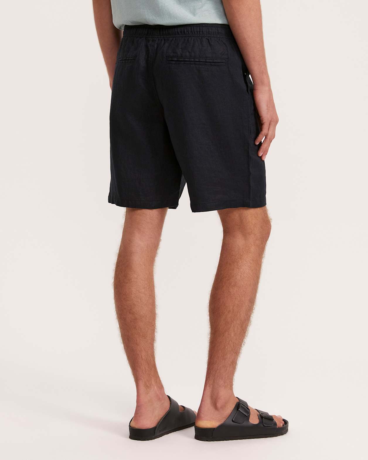 Kent Linen Short in BLACK
