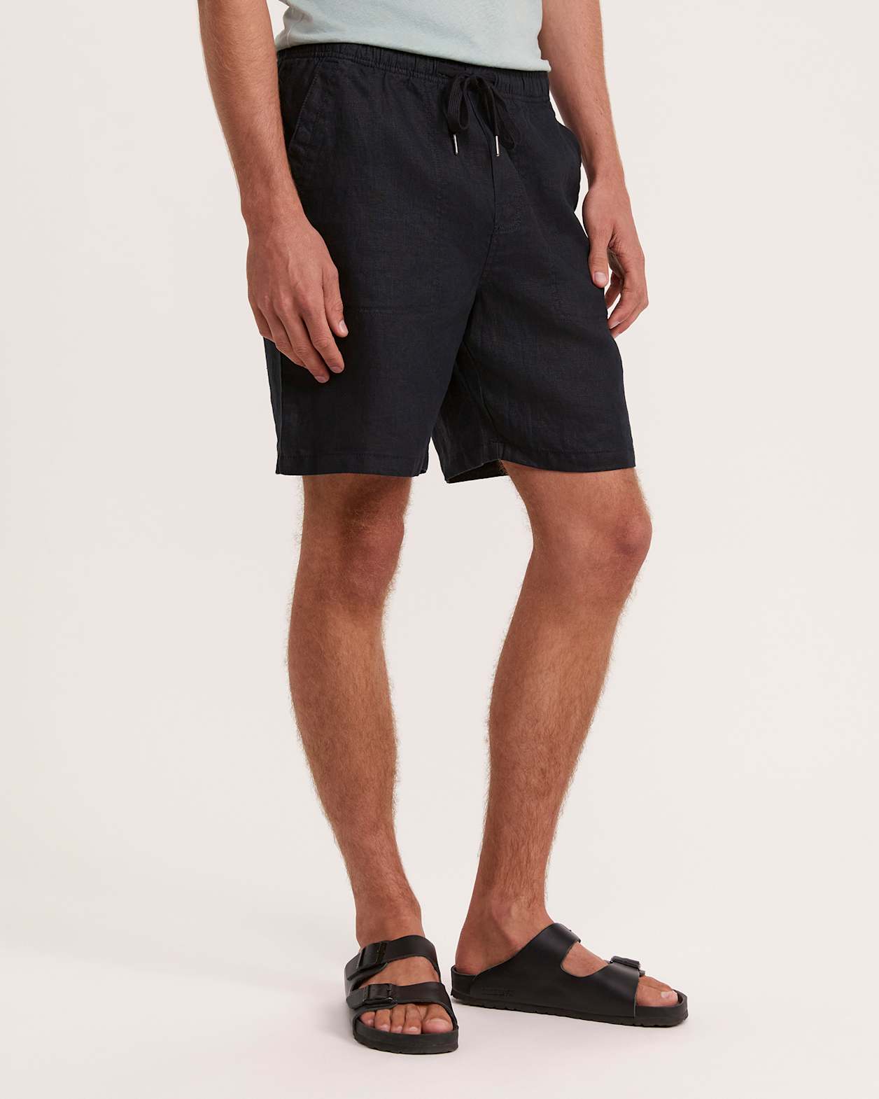 Kent Linen Short in BLACK