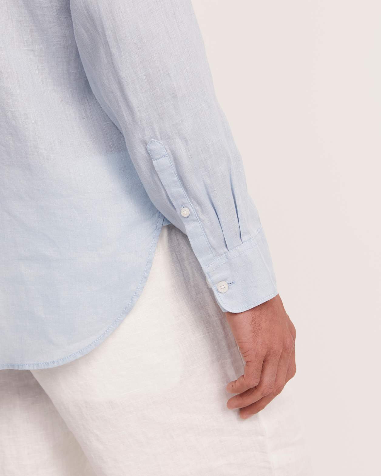 Noah Lightweight Linen Shirt in LIGHT BLUE