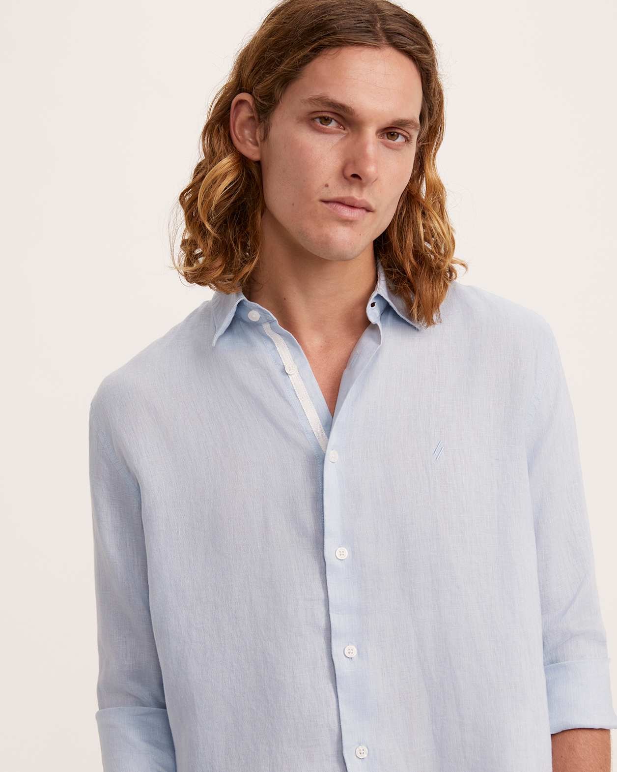 Noah Lightweight Linen Shirt in LIGHT BLUE