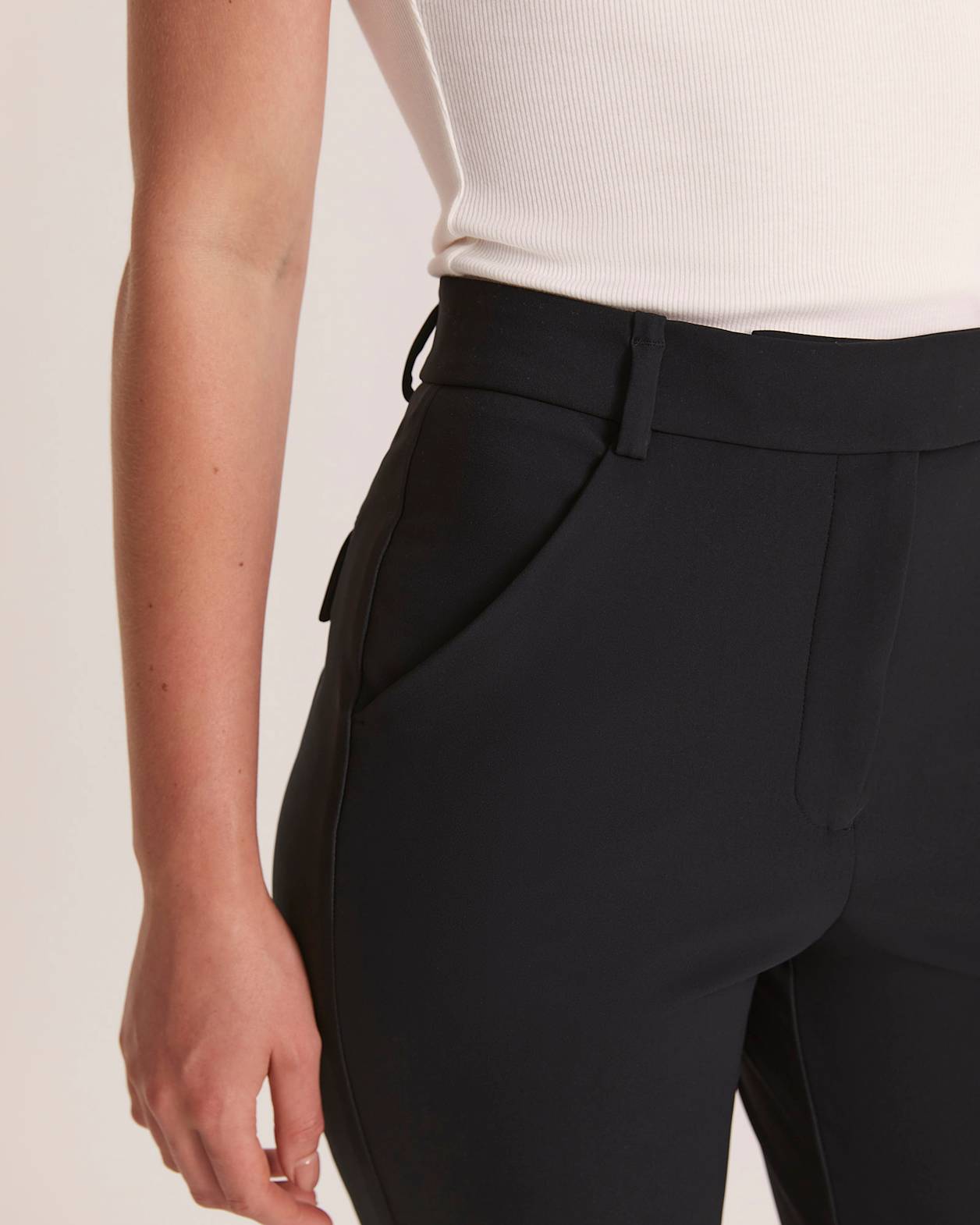 Deia Straight Leg Pant in BLACK