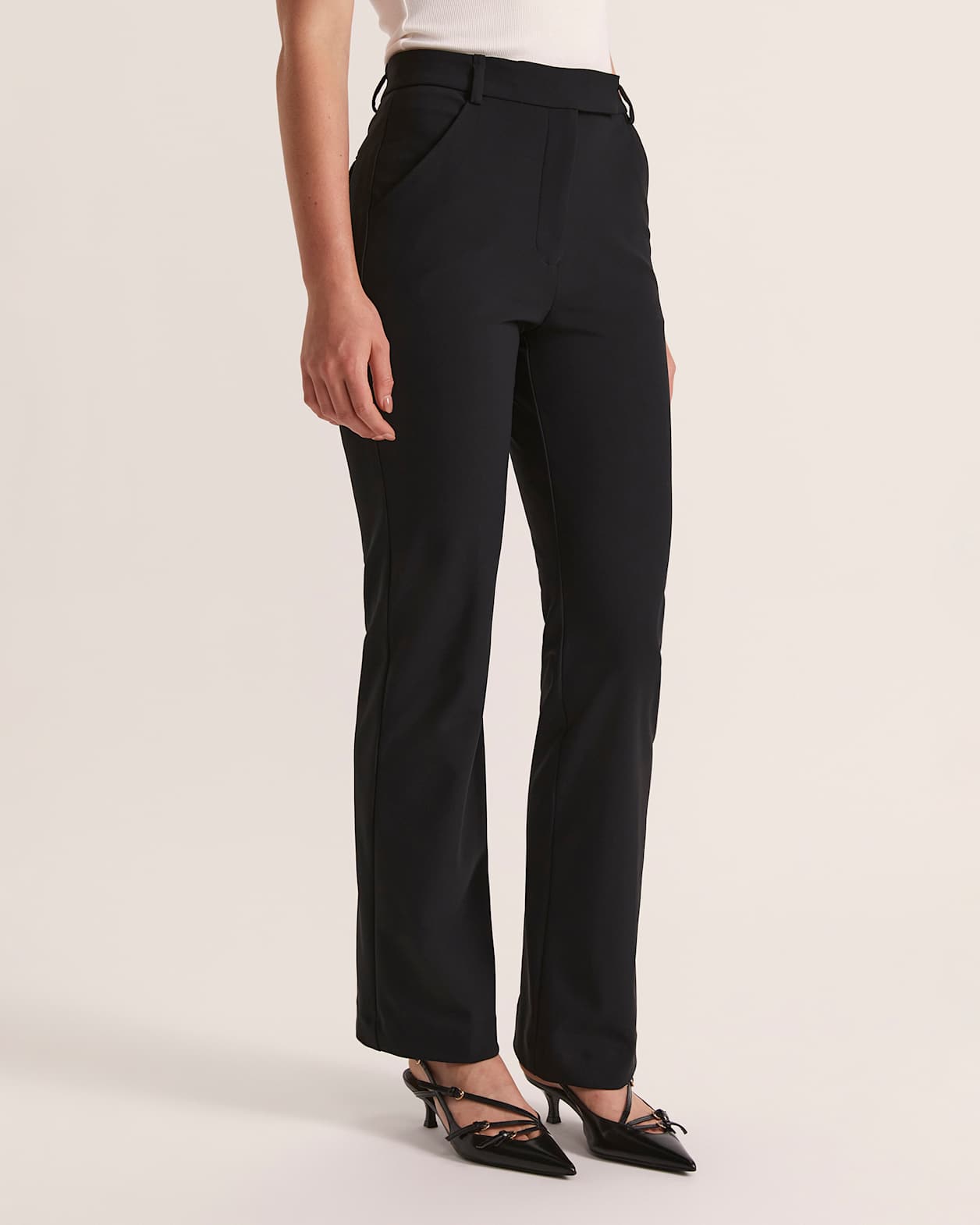 Deia Straight Leg Pant in BLACK
