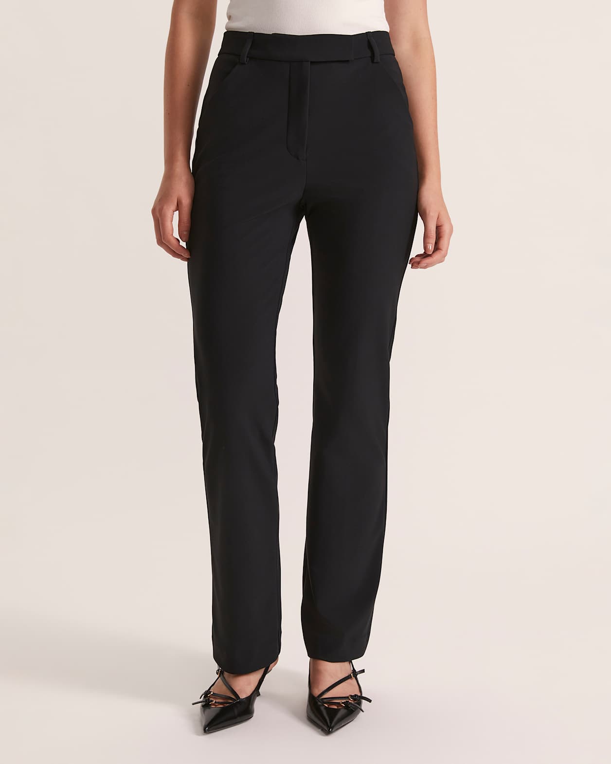 Deia Straight Leg Pant in BLACK
