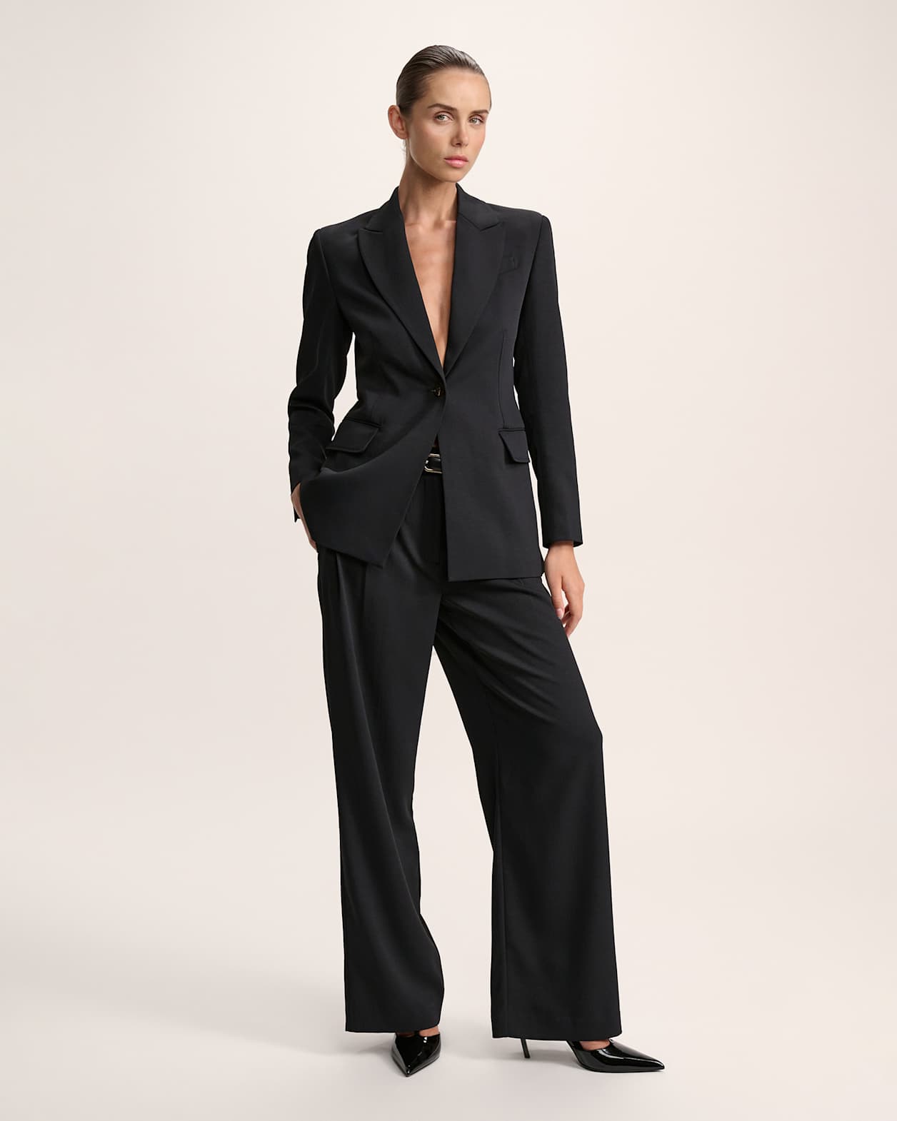 Dharma Stitch Detail Blazer in BLACK