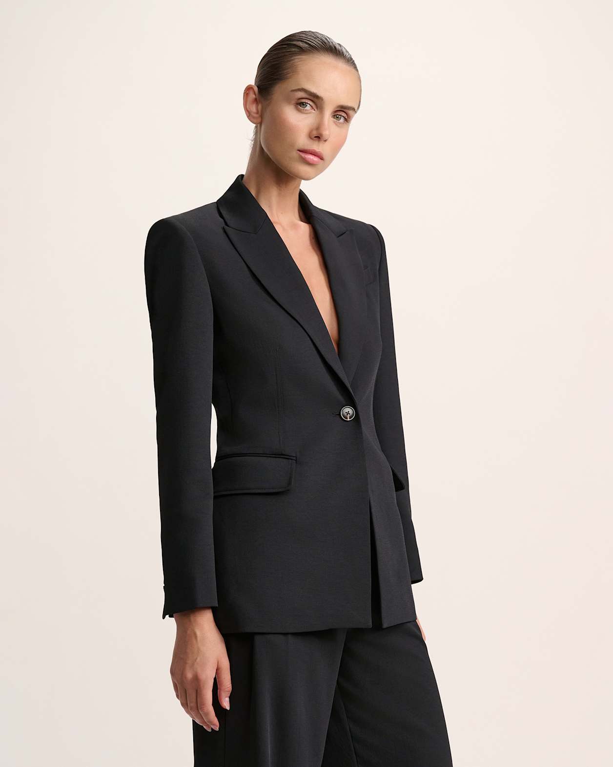Dharma Stitch Detail Blazer in BLACK