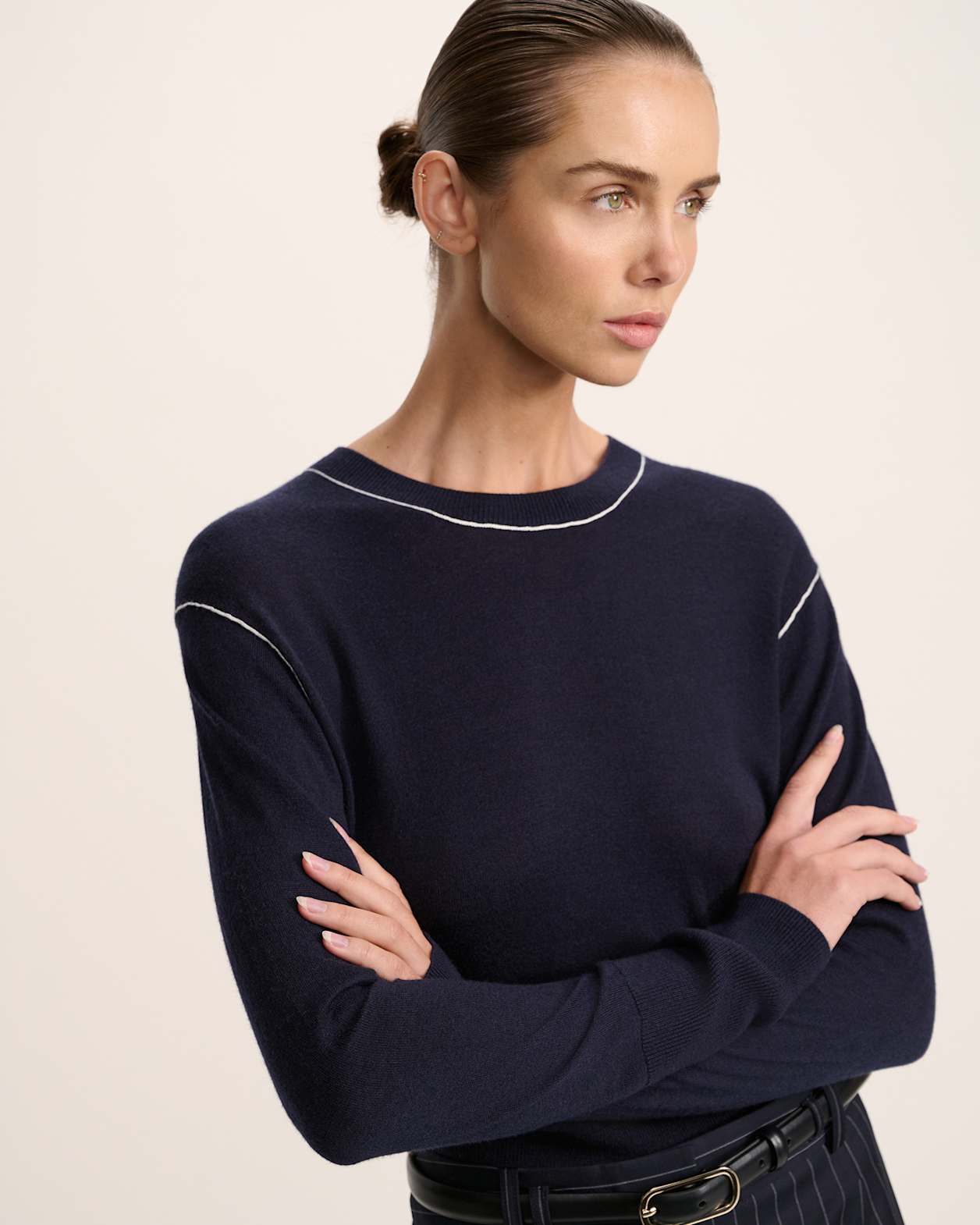 Laura Contrast Crew Knit in NAVY