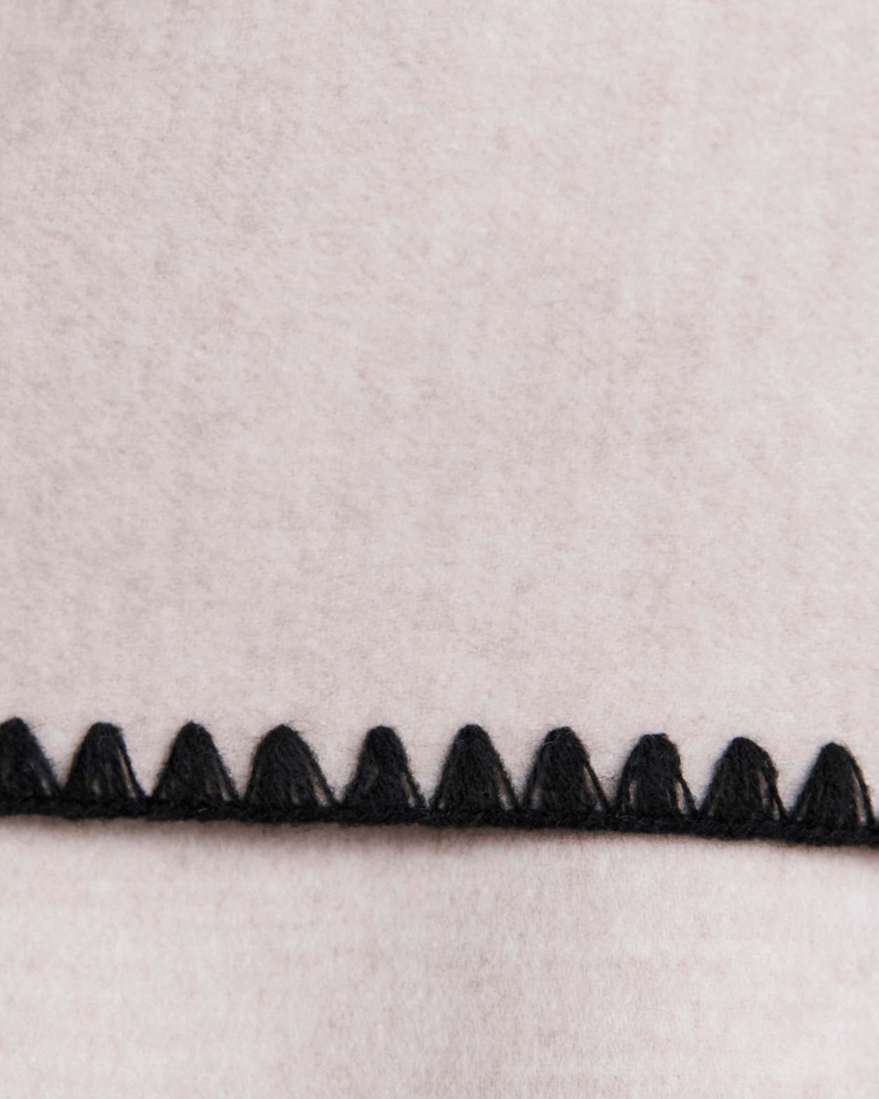 Kayla Contrast Stitch Scarf in OATMEAL/BLACK