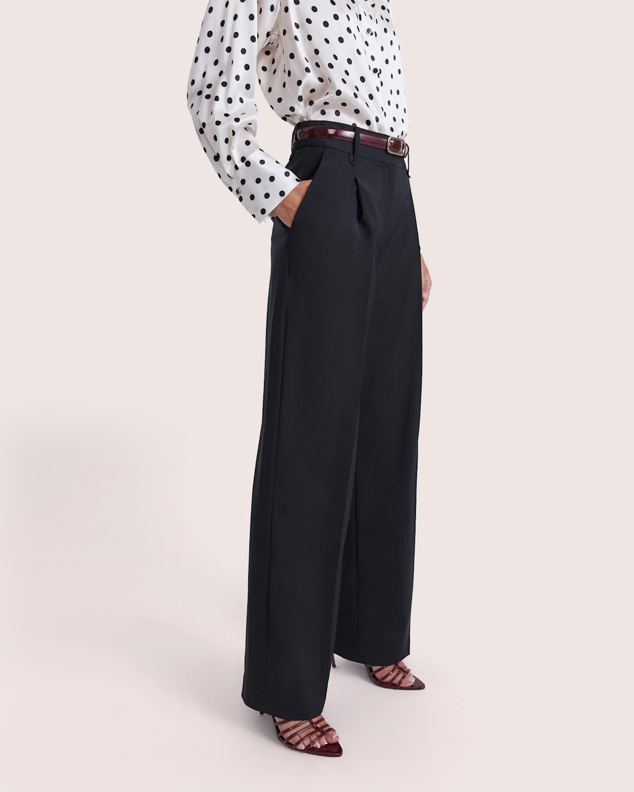 Suki Wide Leg Wool Pant in BLACK