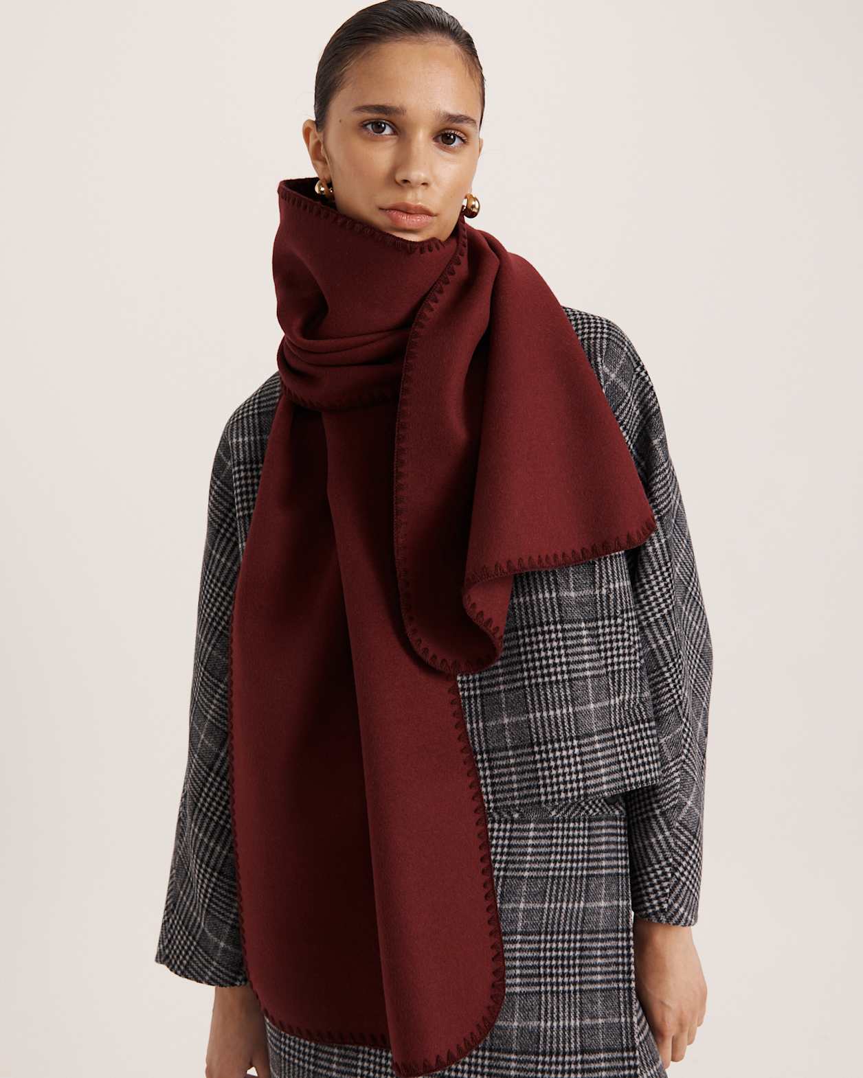 Kayla Contrast Stitch Scarf in BERRY