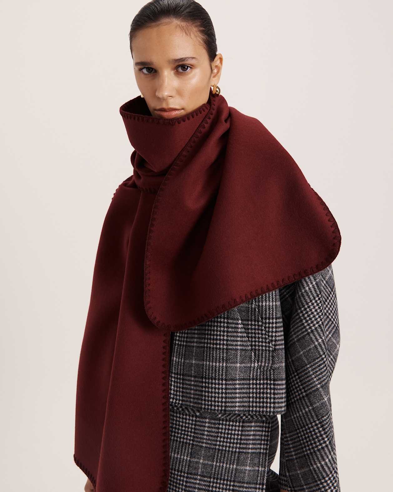 Kayla Contrast Stitch Scarf in BERRY