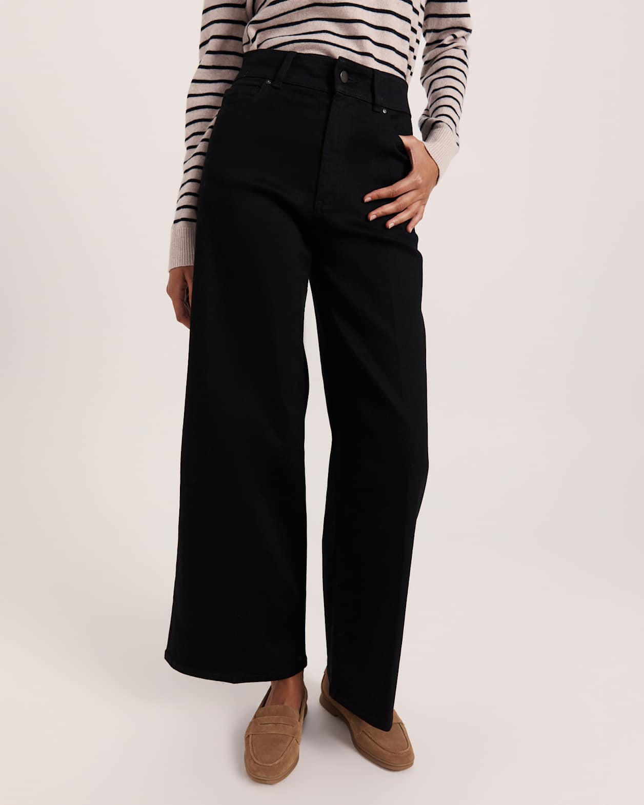 Anna Straight Leg Jean in BLACK