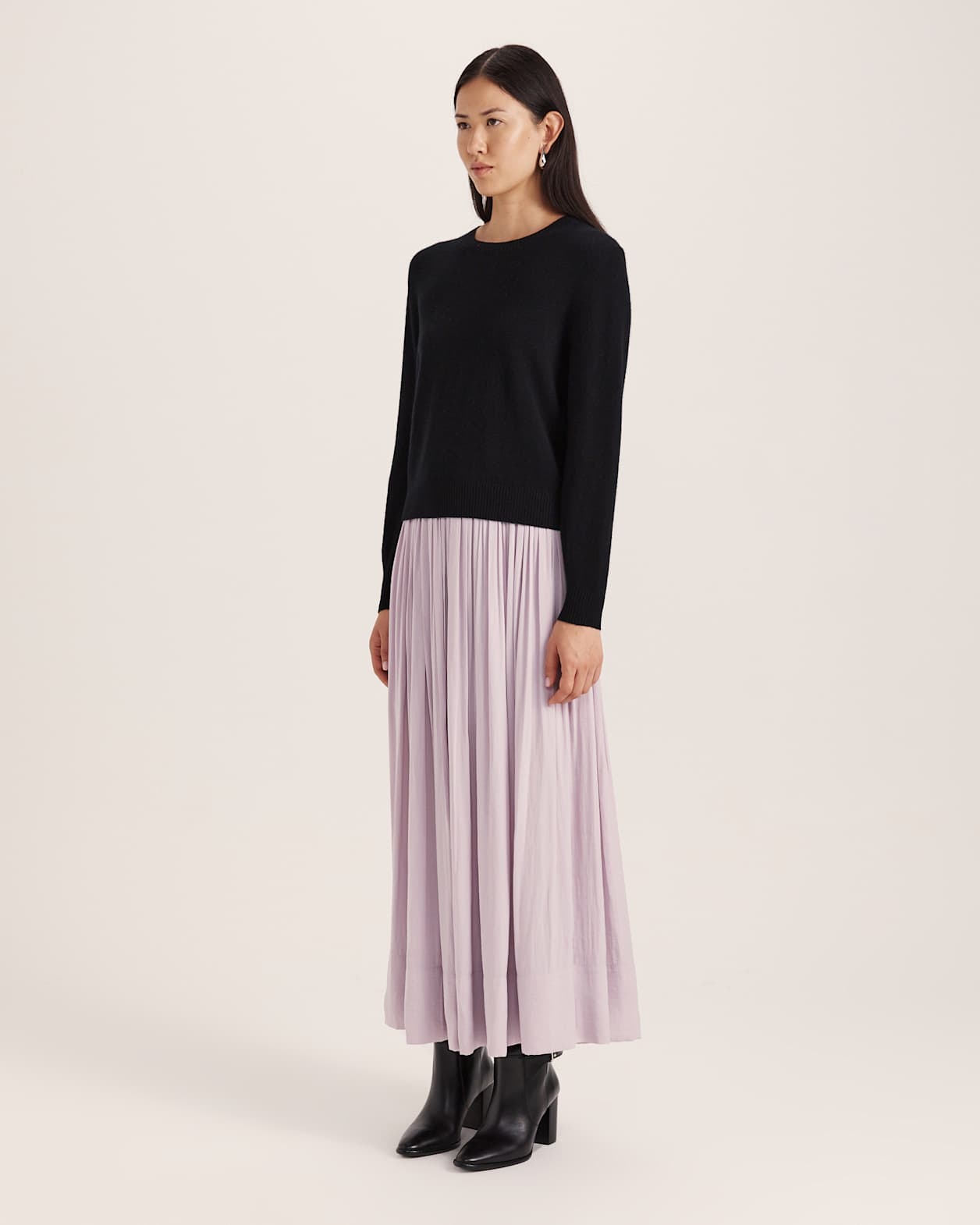 Cashmere Crew Neck Knit in BLACK