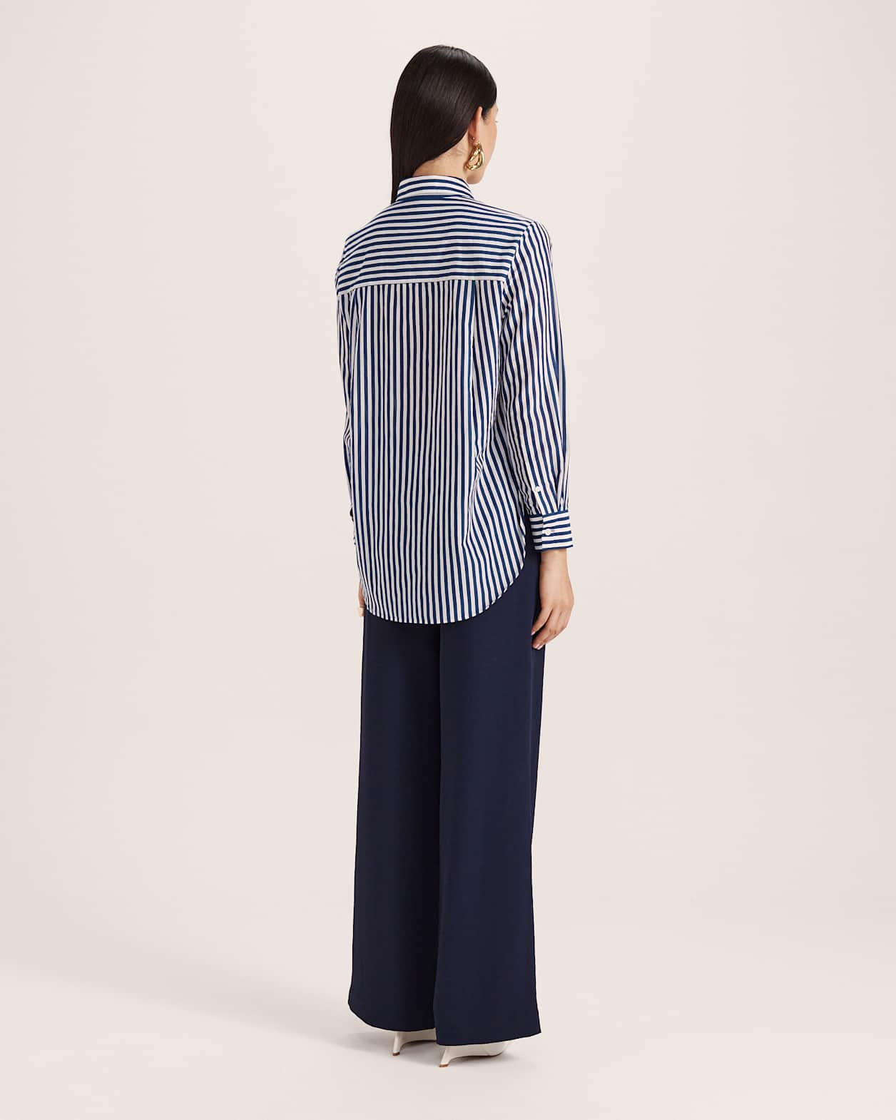 Cora Silk Cotton Boyfriend Shirt in White/Navy