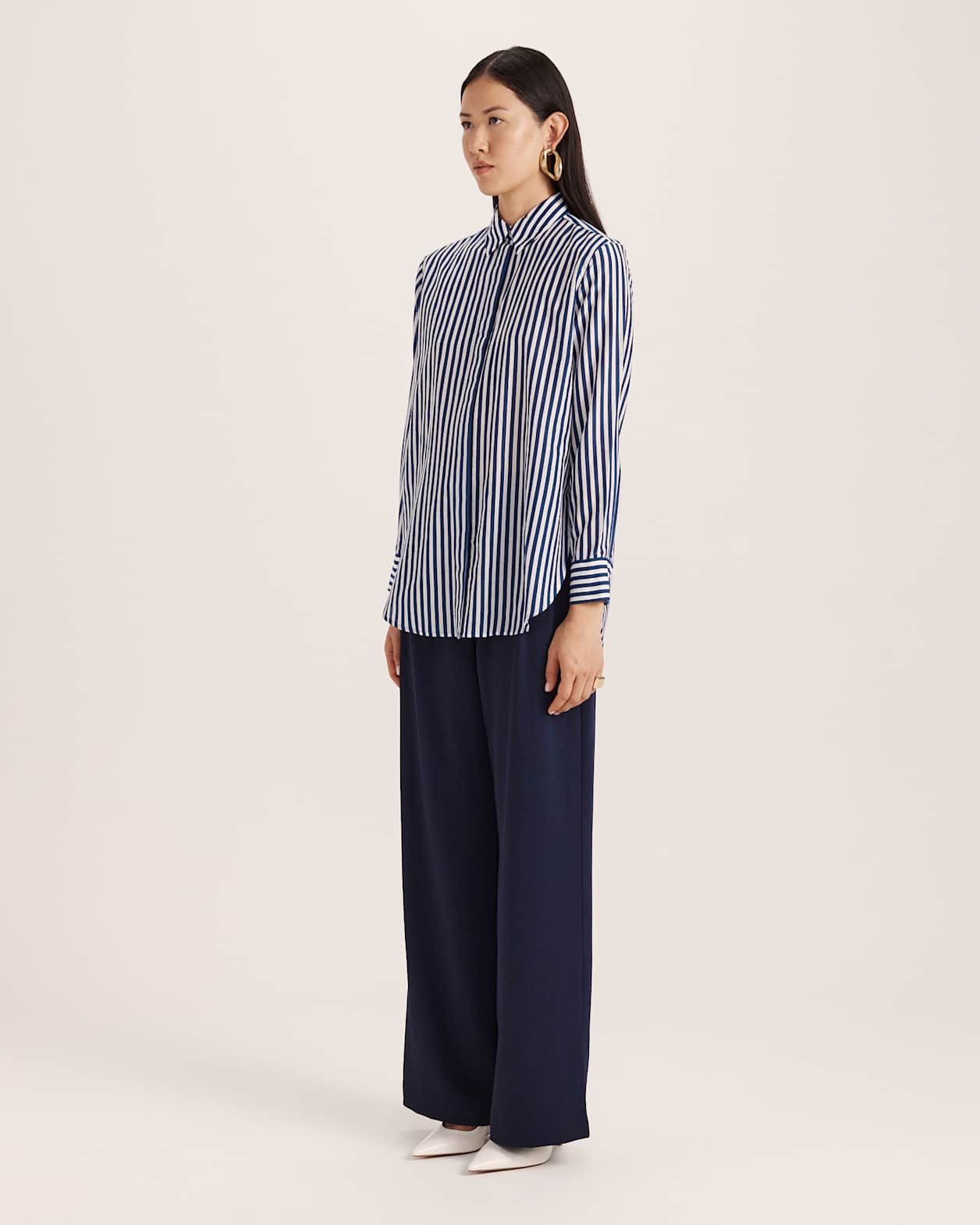 Cora Silk Cotton Boyfriend Shirt in White/Navy