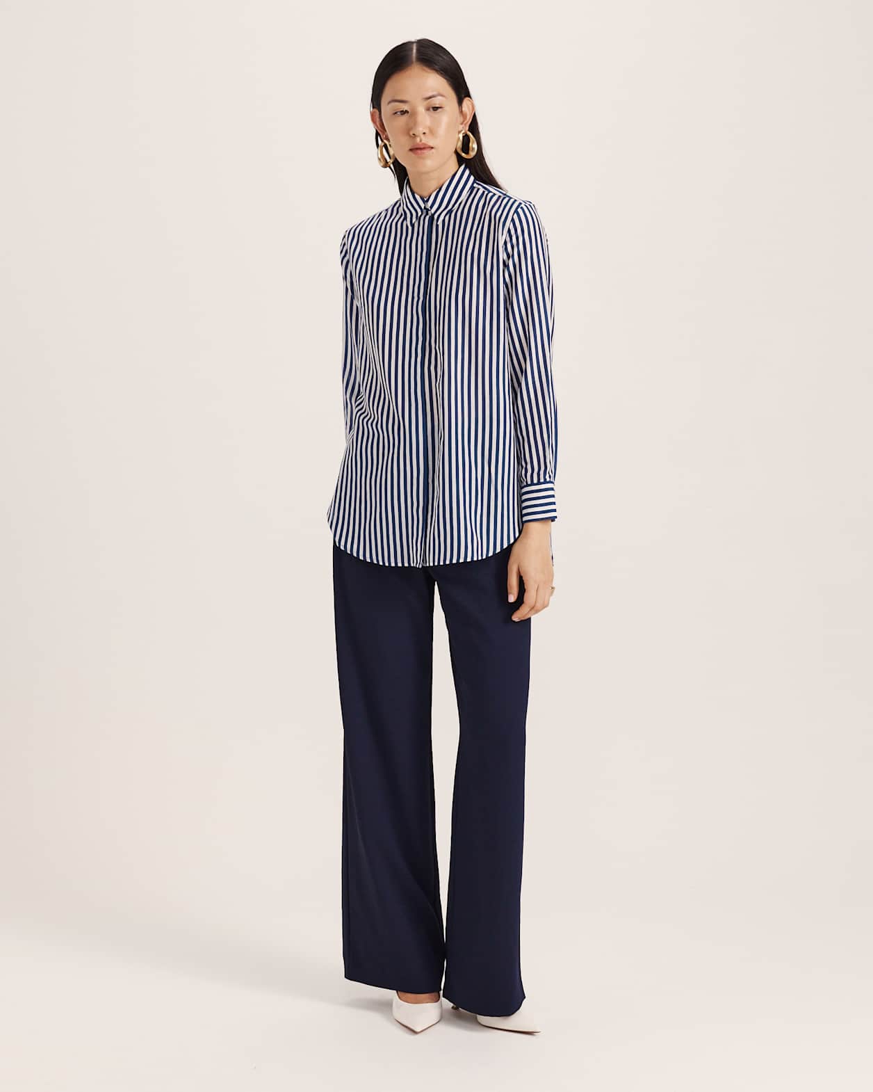 Cora Silk Cotton Boyfriend Shirt in White/Navy