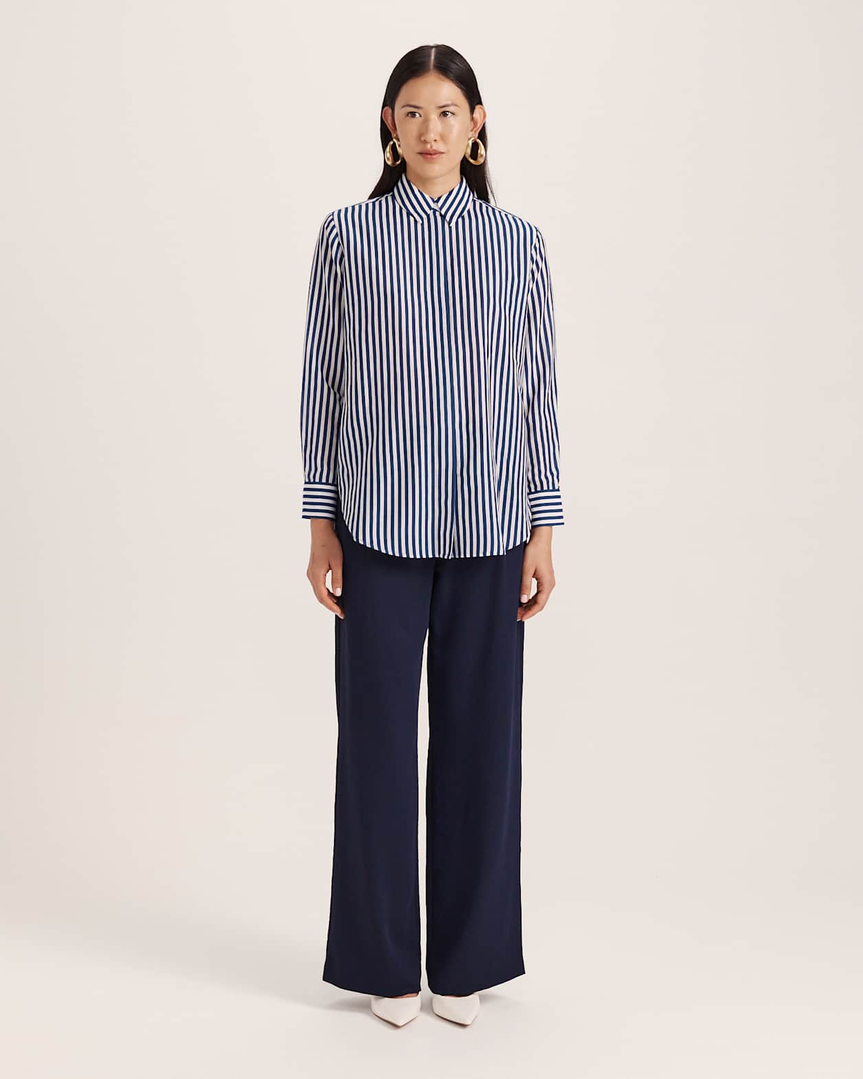Cora Silk Cotton Boyfriend Shirt in White/Navy