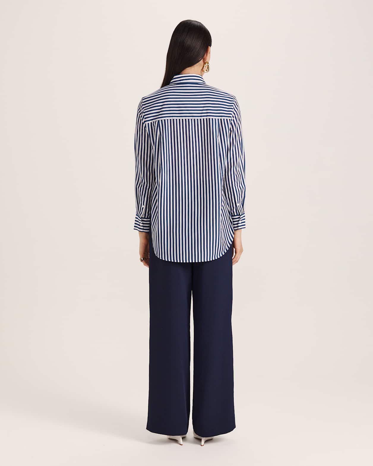 Cora Silk Cotton Boyfriend Shirt in White/Navy