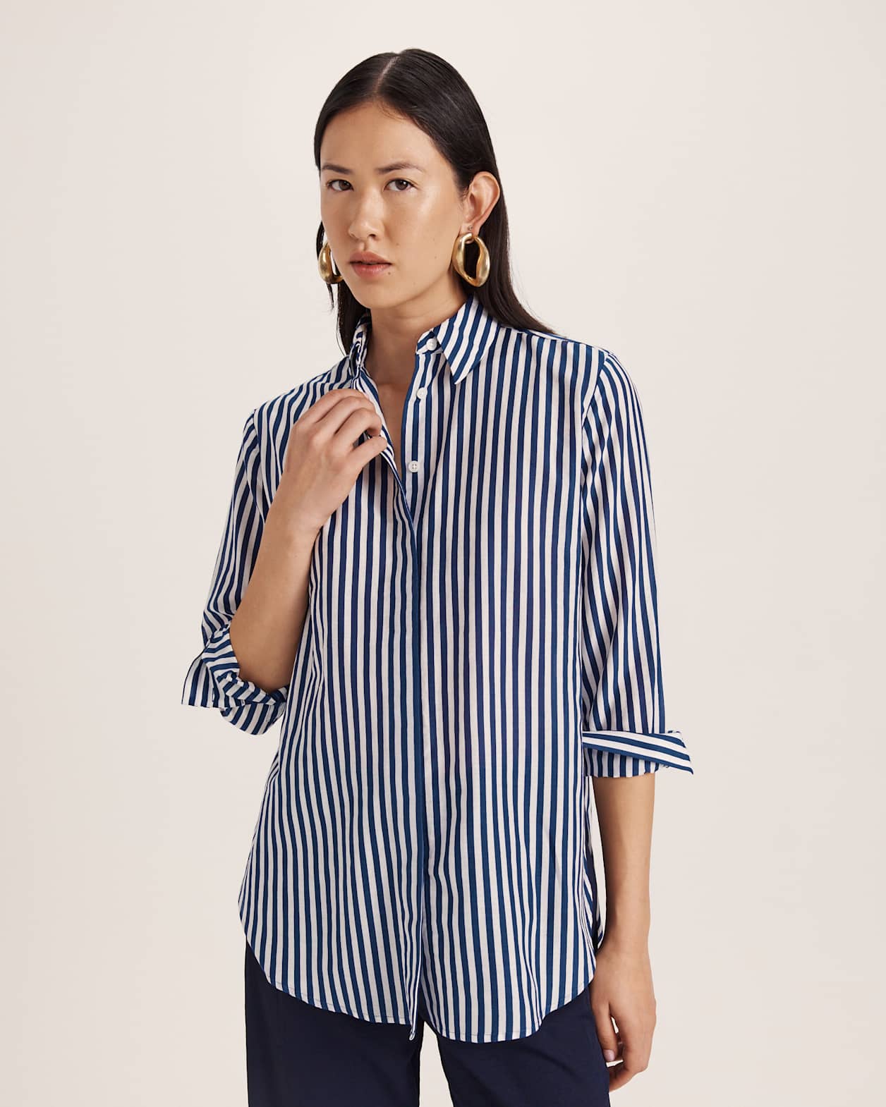 Cora Silk Cotton Boyfriend Shirt in White/Navy