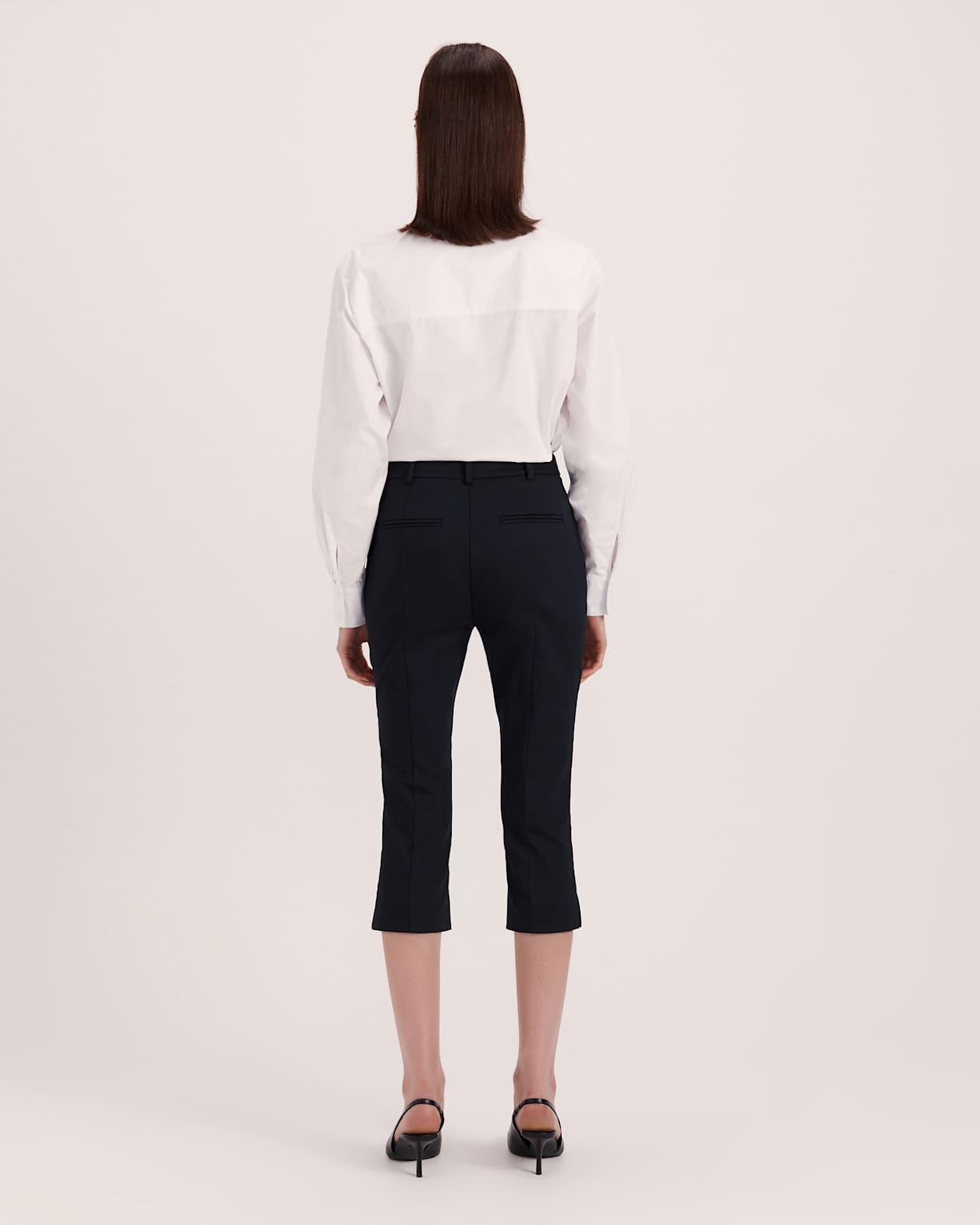 Tia Capri Pant in BLACK